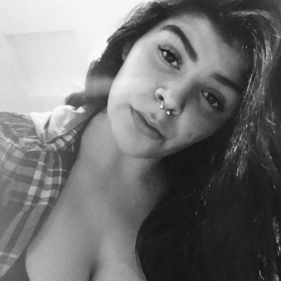 Meet your Posher, Tori - Picture 1 of 1